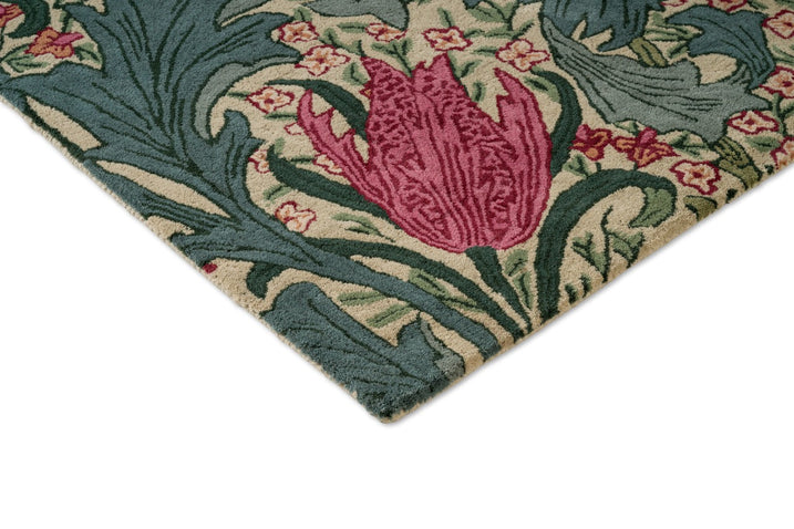 Tapis Morris & Co Lent Lily Plum Bayleaf, détail de l'angle et du poil