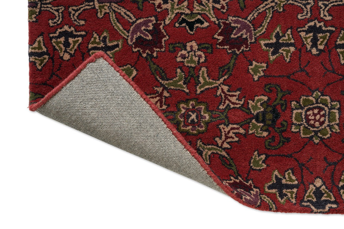 Tapis Morris & Co Persian Scroll Plum, détail de l'angle replié et du dos