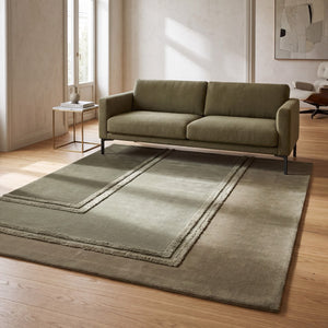 Tapis Acsento Delos Green olive, sauge et kaki à bordures en relief, dans un intérieur