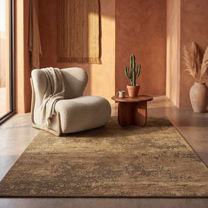 Tapis Acsento Laguna Bronze brun bronze moucheté de sable, dans un intérieur, deuxième vue