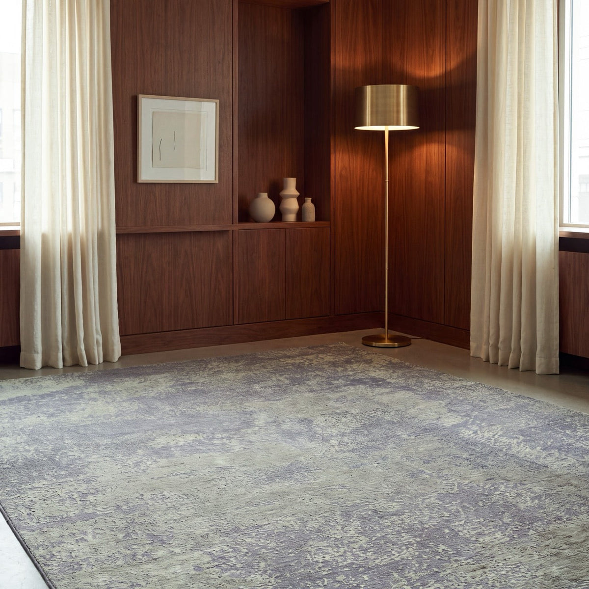 Tapis Acsento Laguna Green vert mousse sur gris anthracite, dans un intérieur