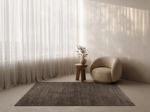Tapis ras taupe Tapison Home Torino, dans un intérieur
