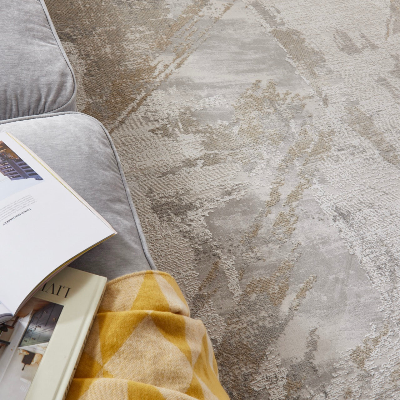  Textured rug with a pattern