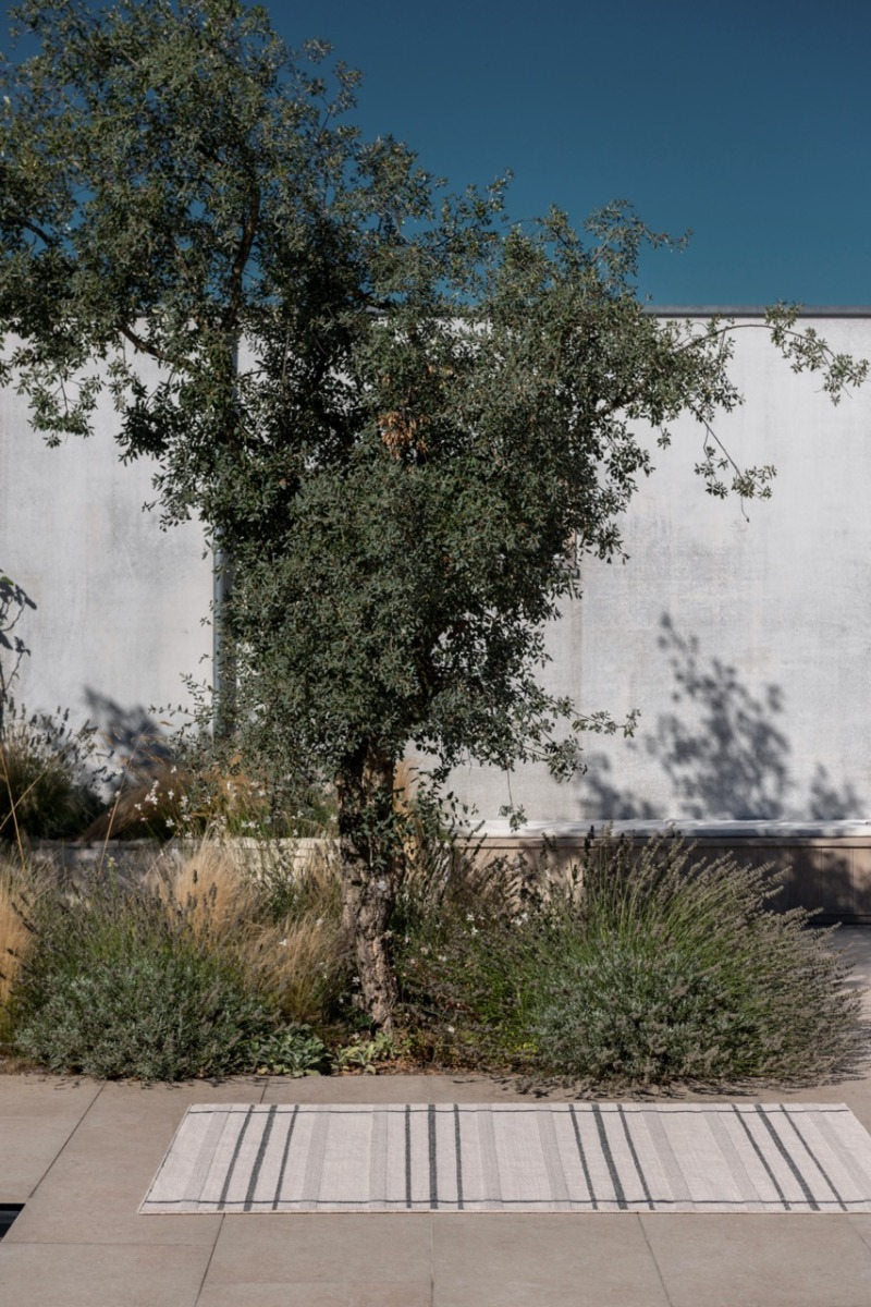  Outdoor lounge area featuring Zona Line Charcoal rug with modern furniture