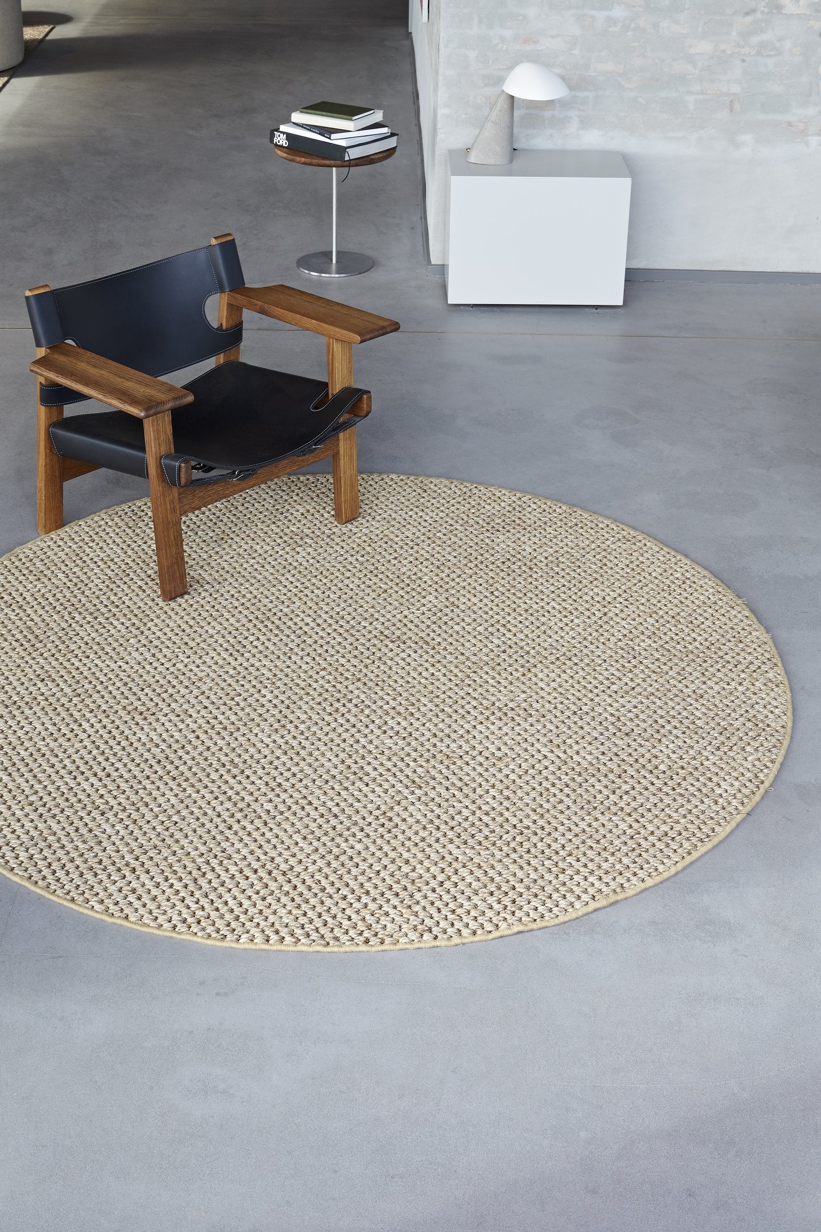 Massimo Belize Natural tapis en sisal, version ronde dans un intérieur