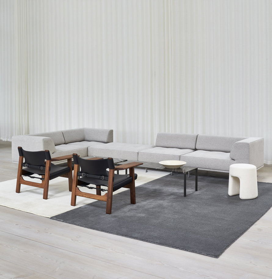 Massimo Earth Natural Dark Grey tapis, dans une pièce lumineuse