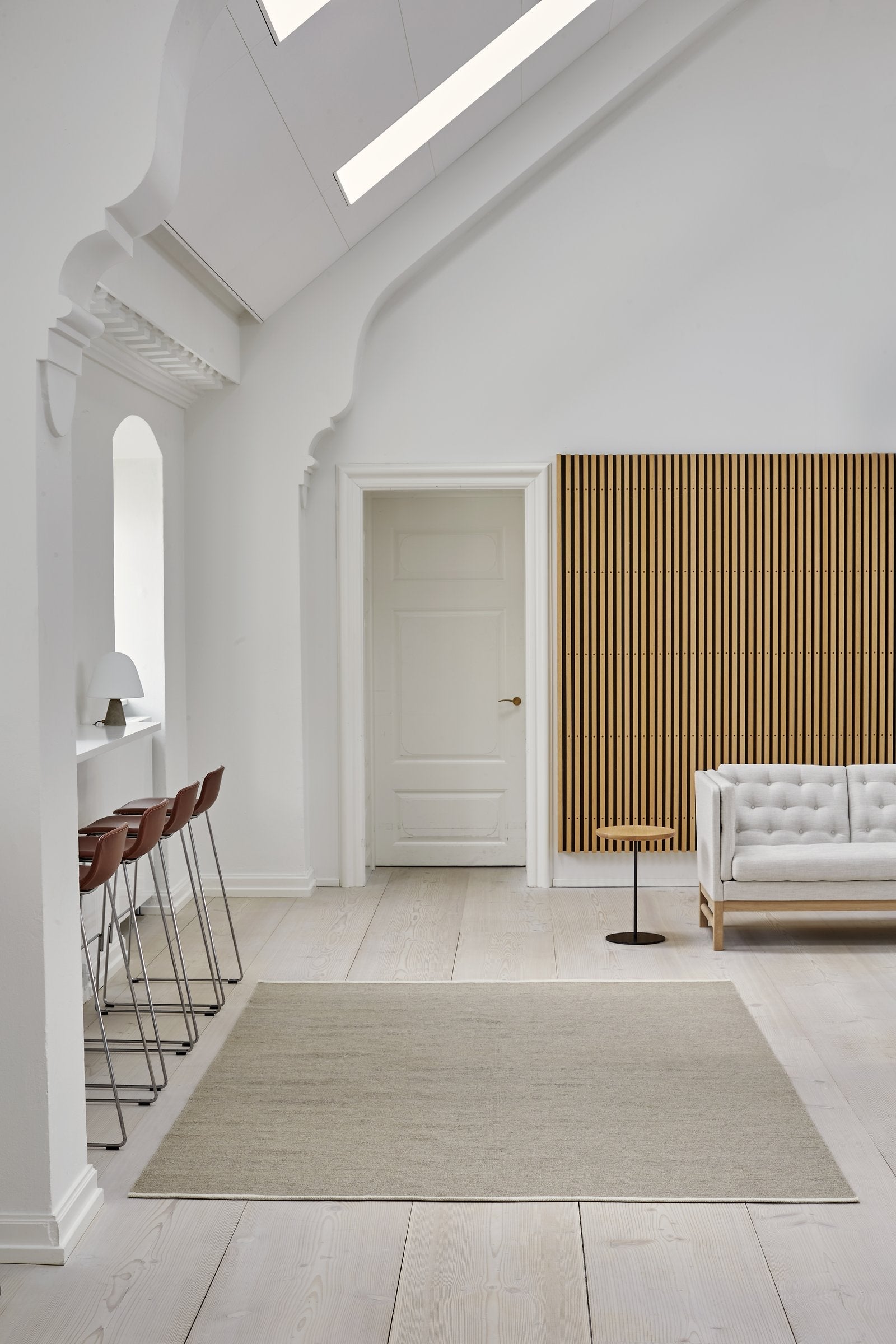 Massimo Escape Kelim Muscat tapis taupe, dans un intérieur