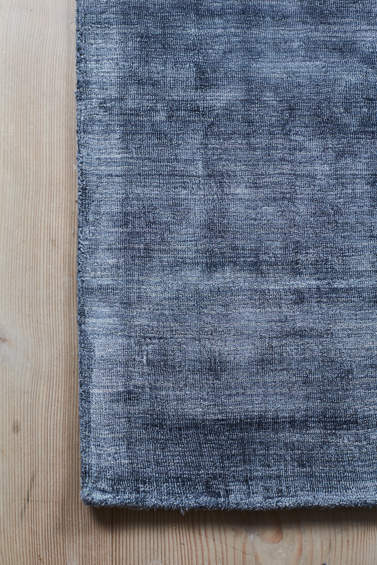 Massimo Karma Washed Blue tapis bleu délavé, détail du coin