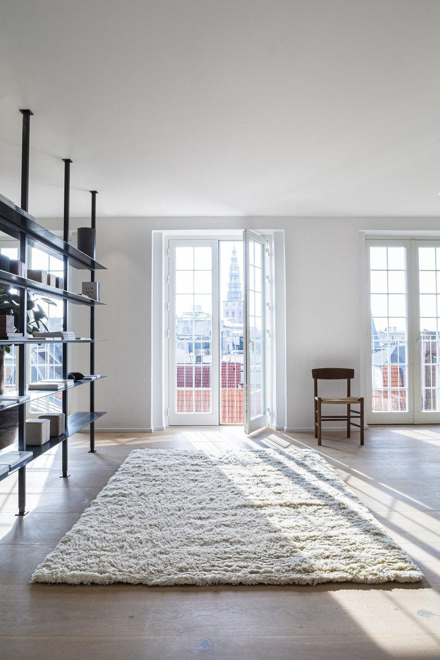 Massimo Rya Cream tapis à poils longs, dans un intérieur