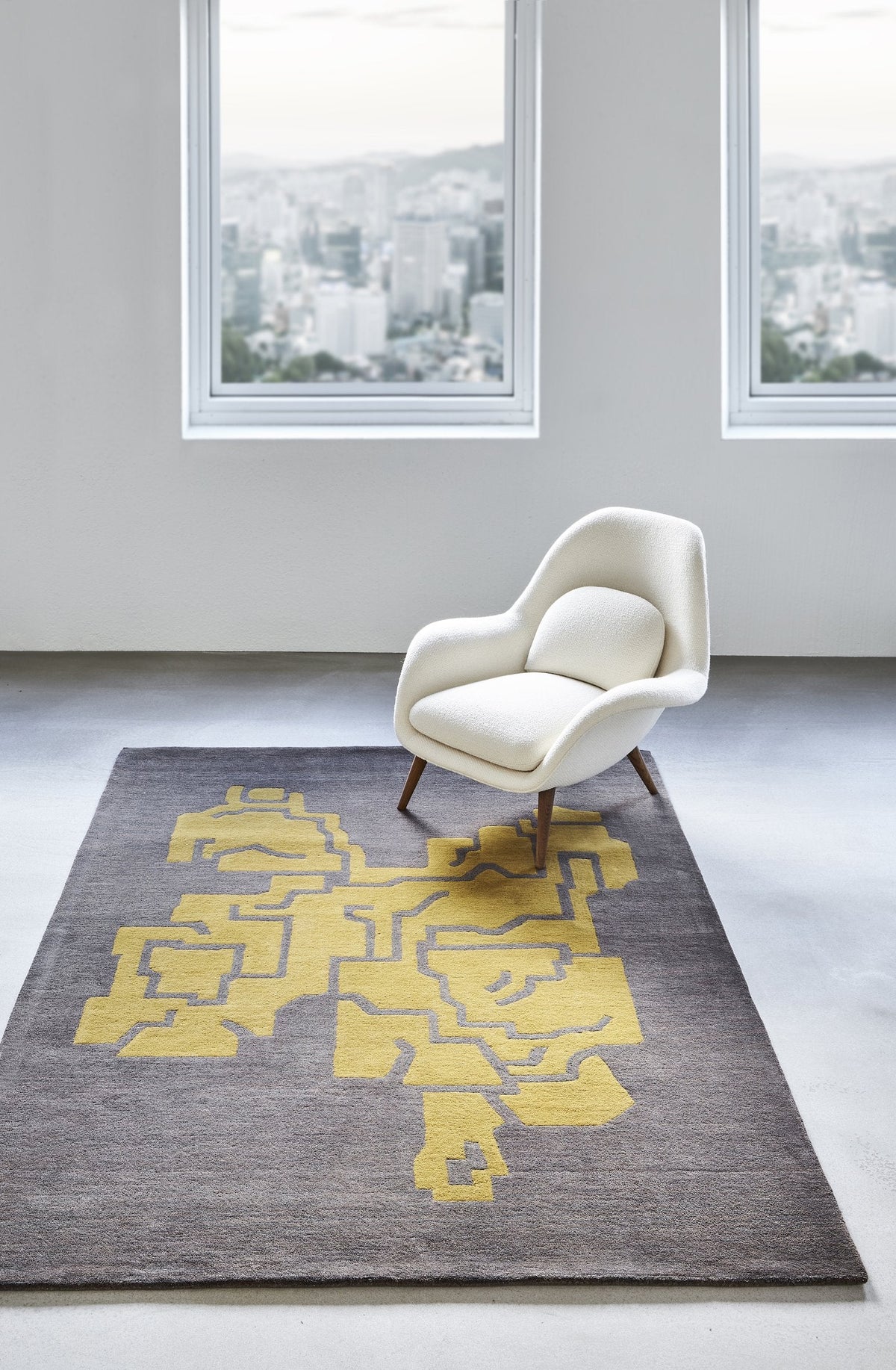 Massimo Structures Fragment 1 tapis jaune, dans un intérieur