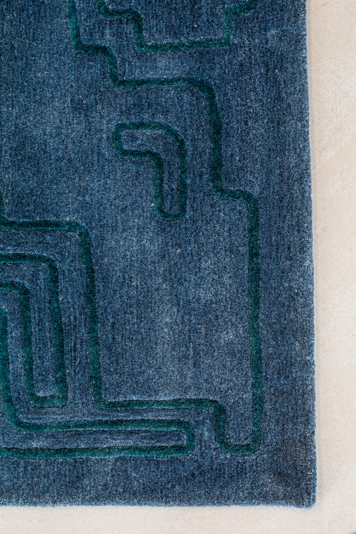 Massimo Structures Fragment 4 tapis bleu, détail du coin