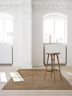 Massimo Sumace Natural tapis en jute, dans un intérieur