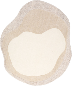 Tapis Acsento Malmö ivoire et beige de forme organique, vue de dessus